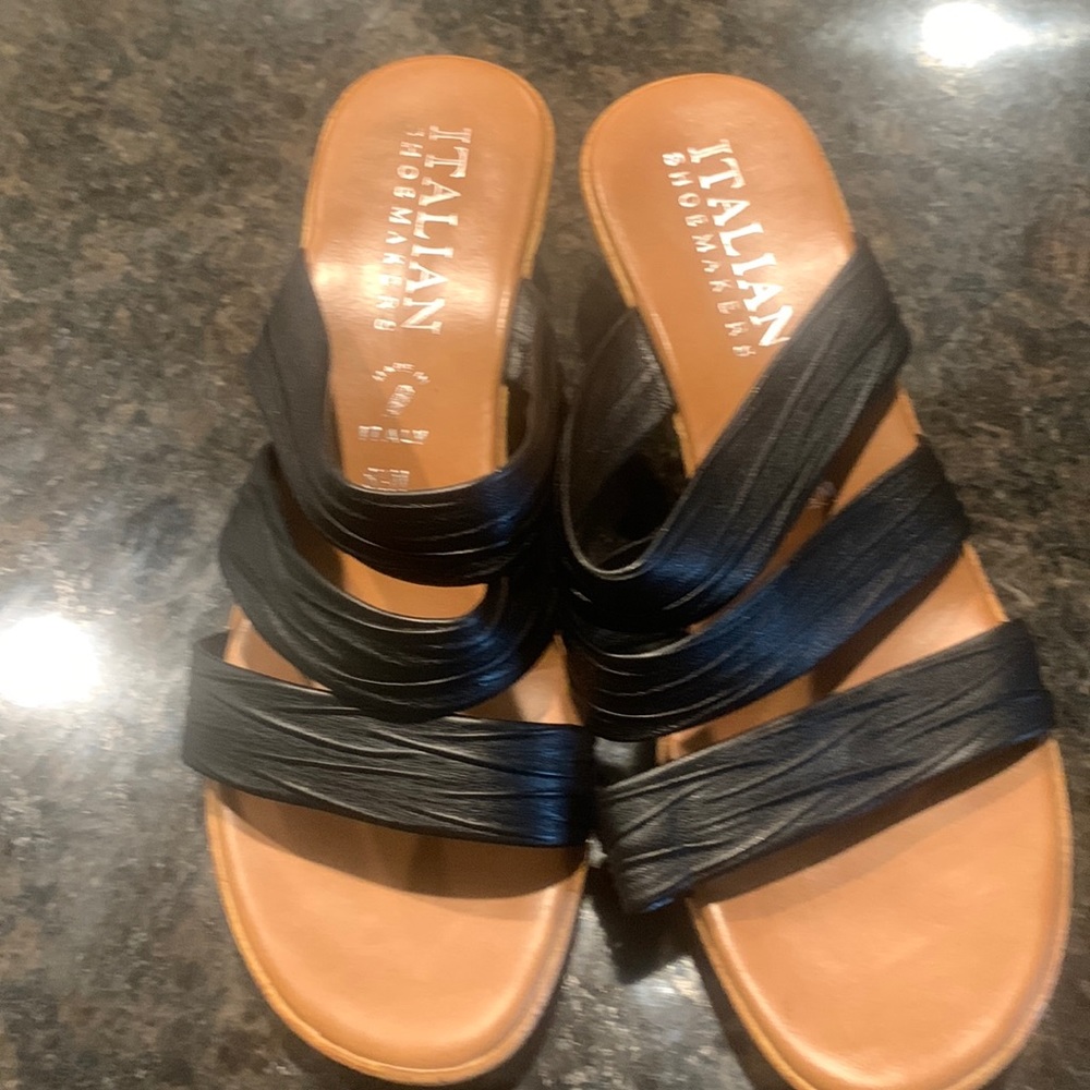 Italian Shoemakers 3 strap black leather sandals in size 8 1/2
